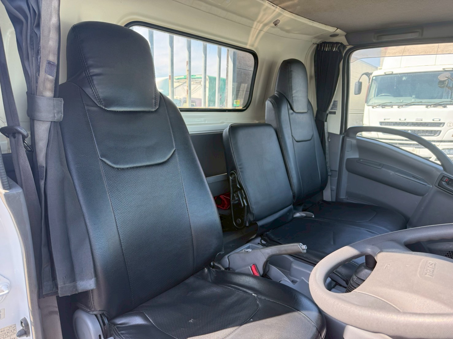 いすゞ 小型ワイド  平ボディ TRG-NPR85AR