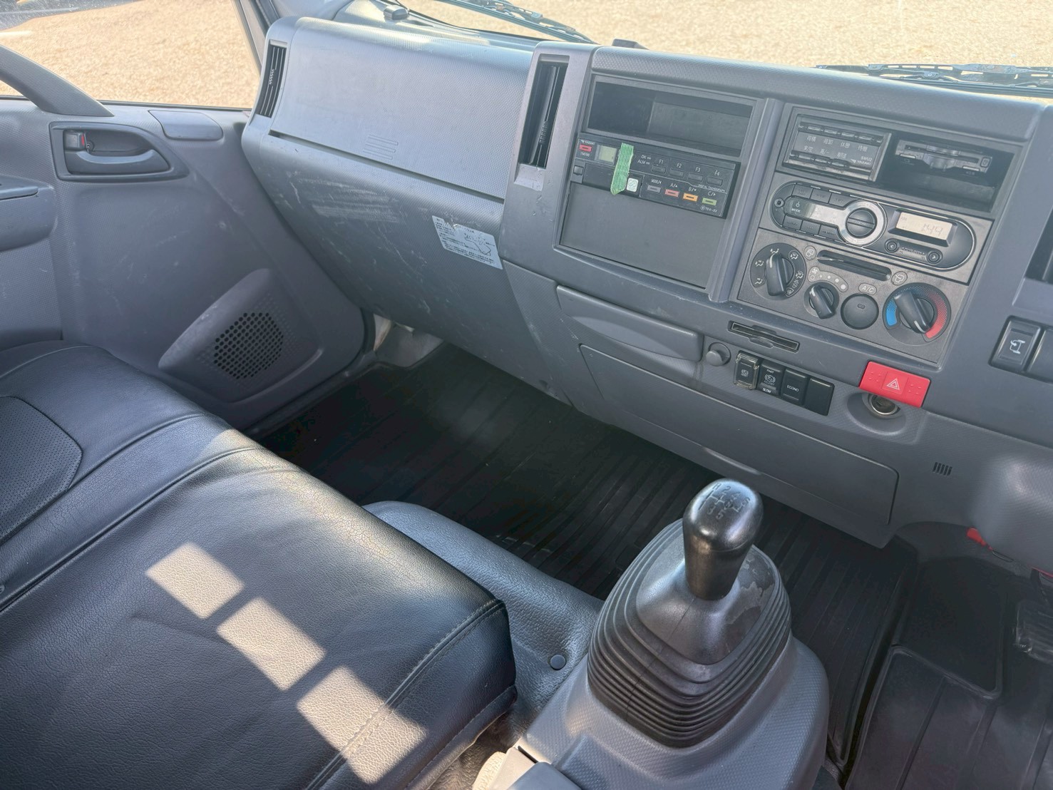 いすゞ 小型ワイド  平ボディ TRG-NPR85AR