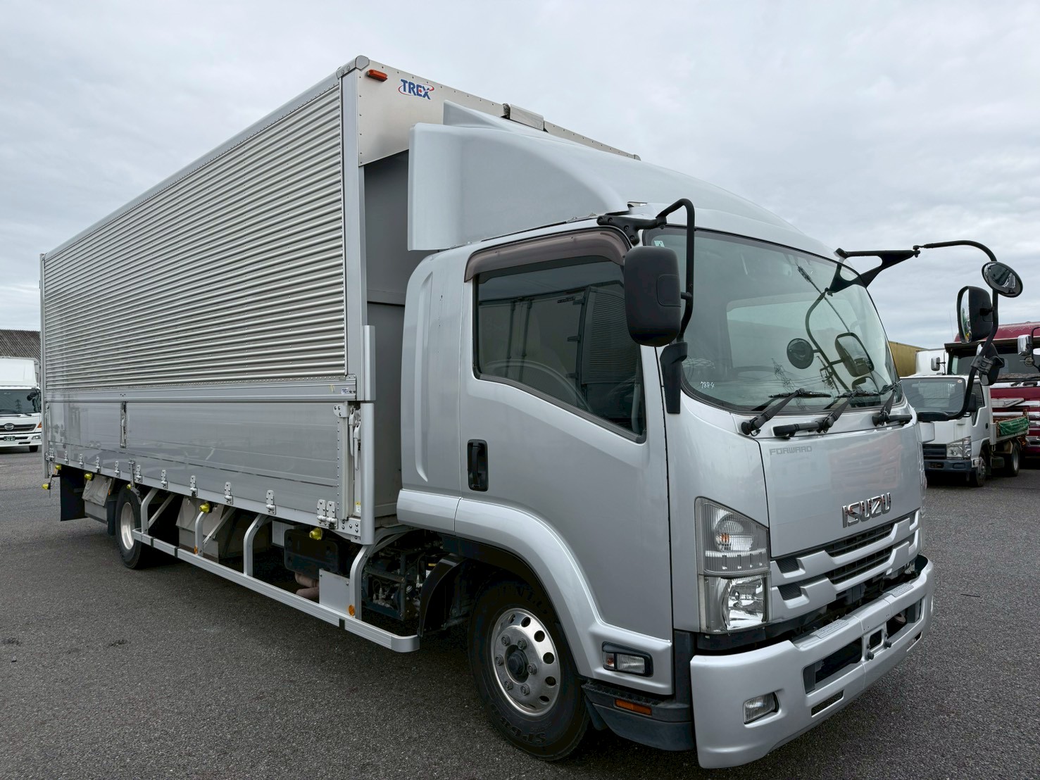 いすゞ 中型ワイド フォワード アルミウィング 2RG-FRR90T2