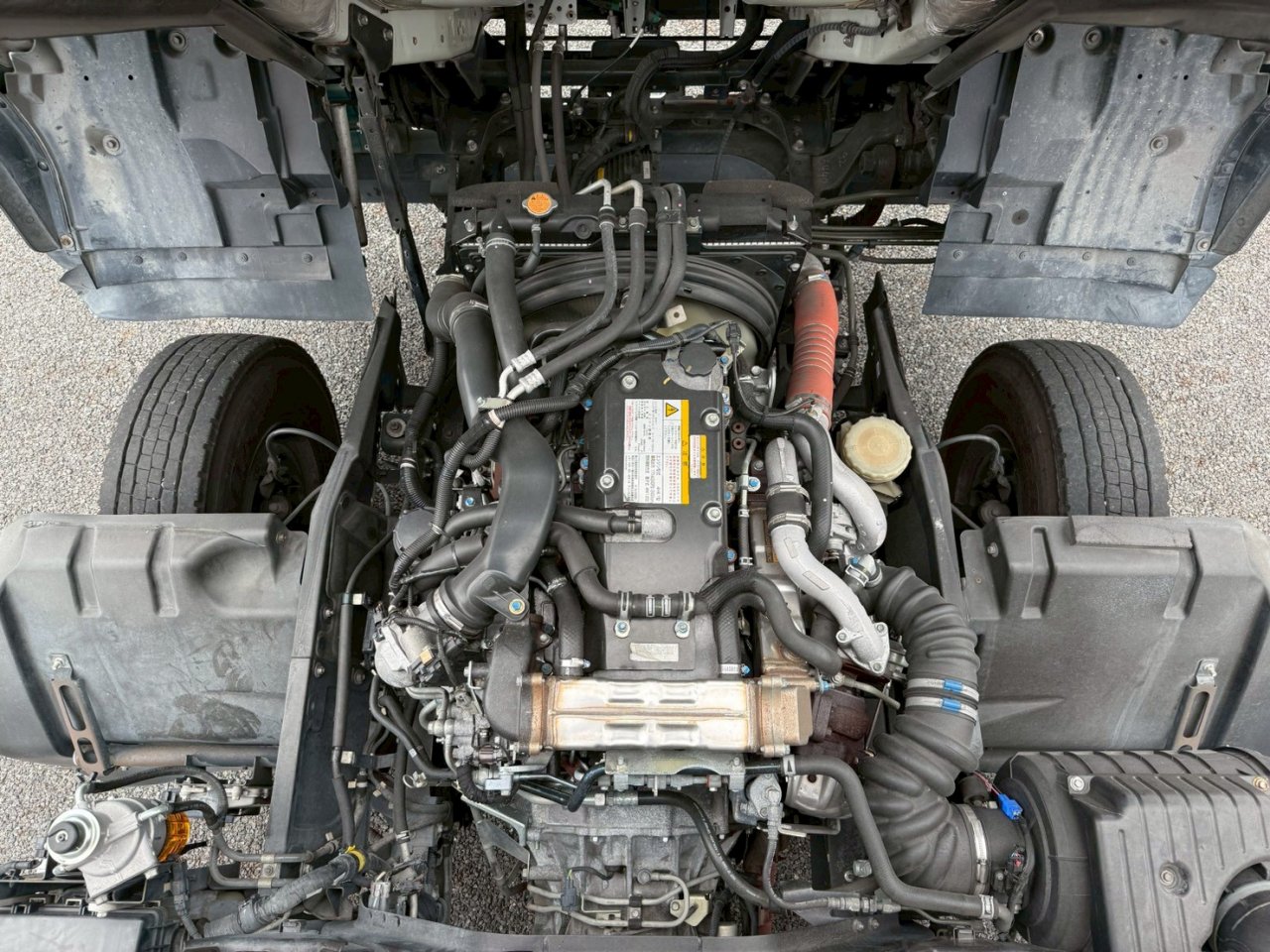 いすゞ 中型ワイド フォワード アルミウィング 2RG-FRR90T2