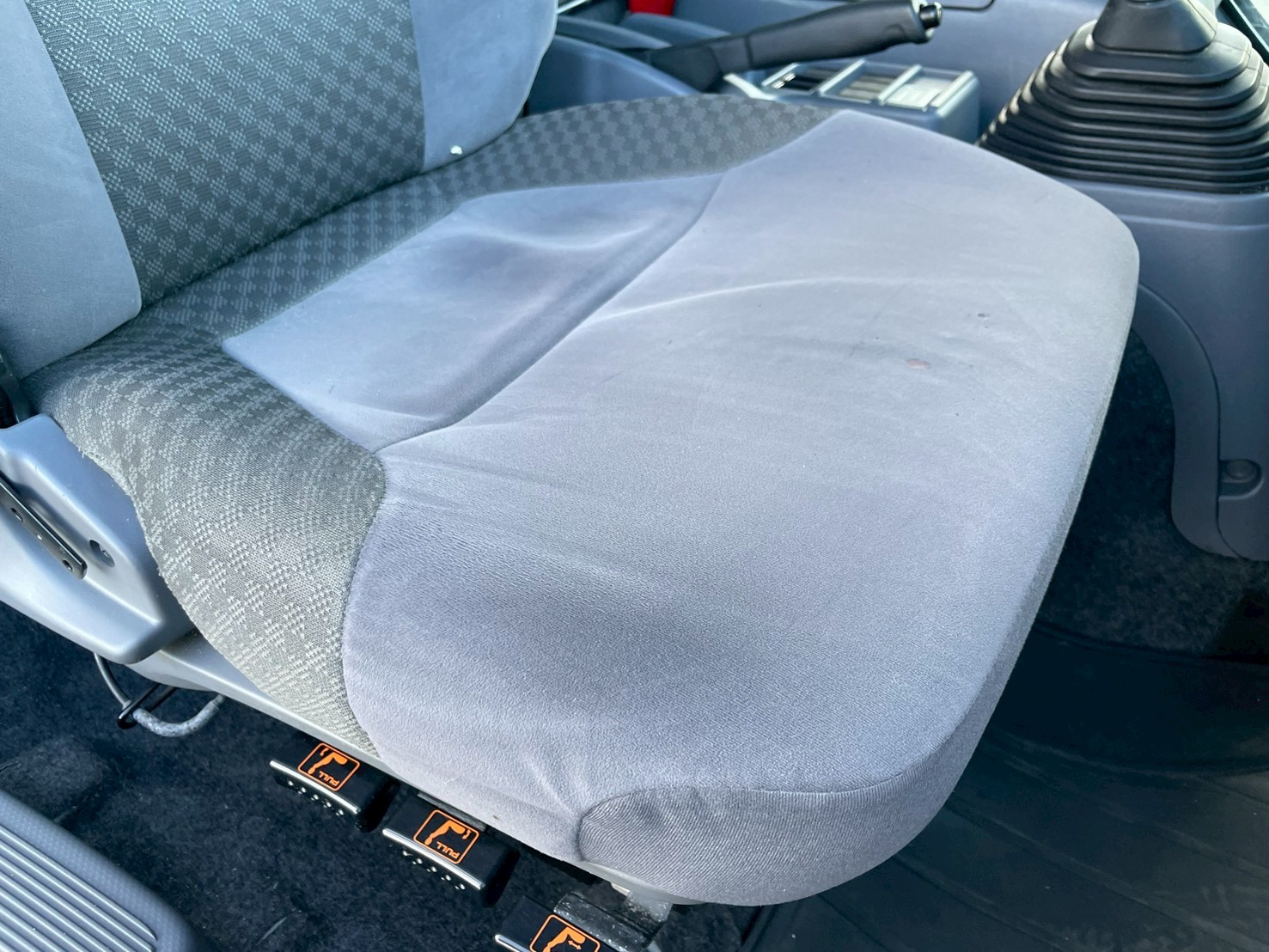 いすゞ 中型ワイド  アルミウィング 2RG-FRR90T2