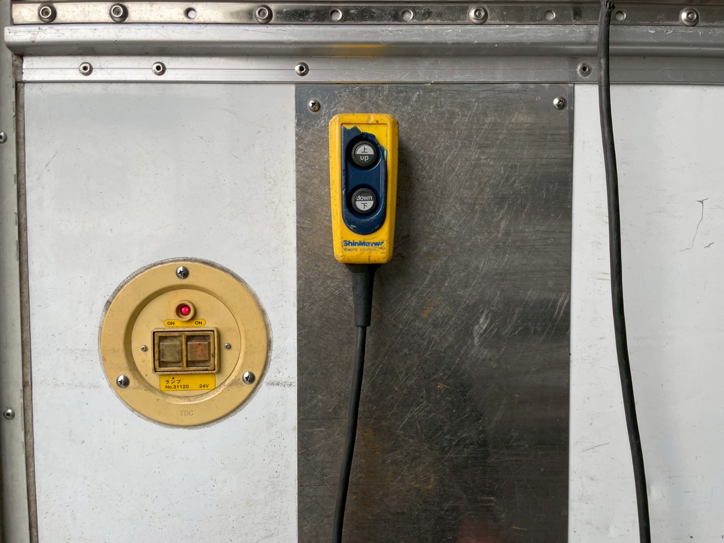 いすゞ 中型ワイド  冷凍車 TKG-FRR90T2