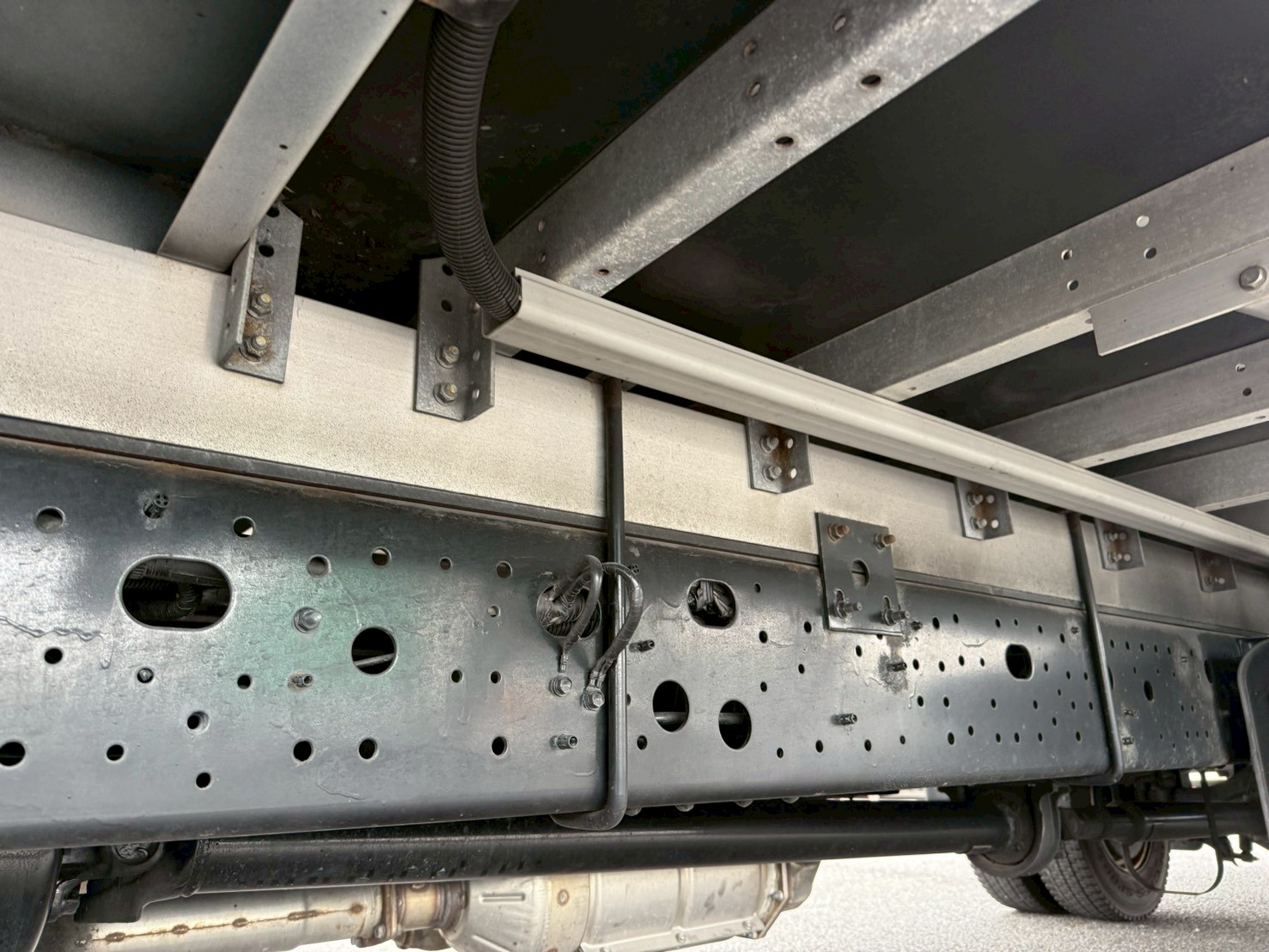 日野 中型ワイド  アルミウィング 2KG-FD2ABA