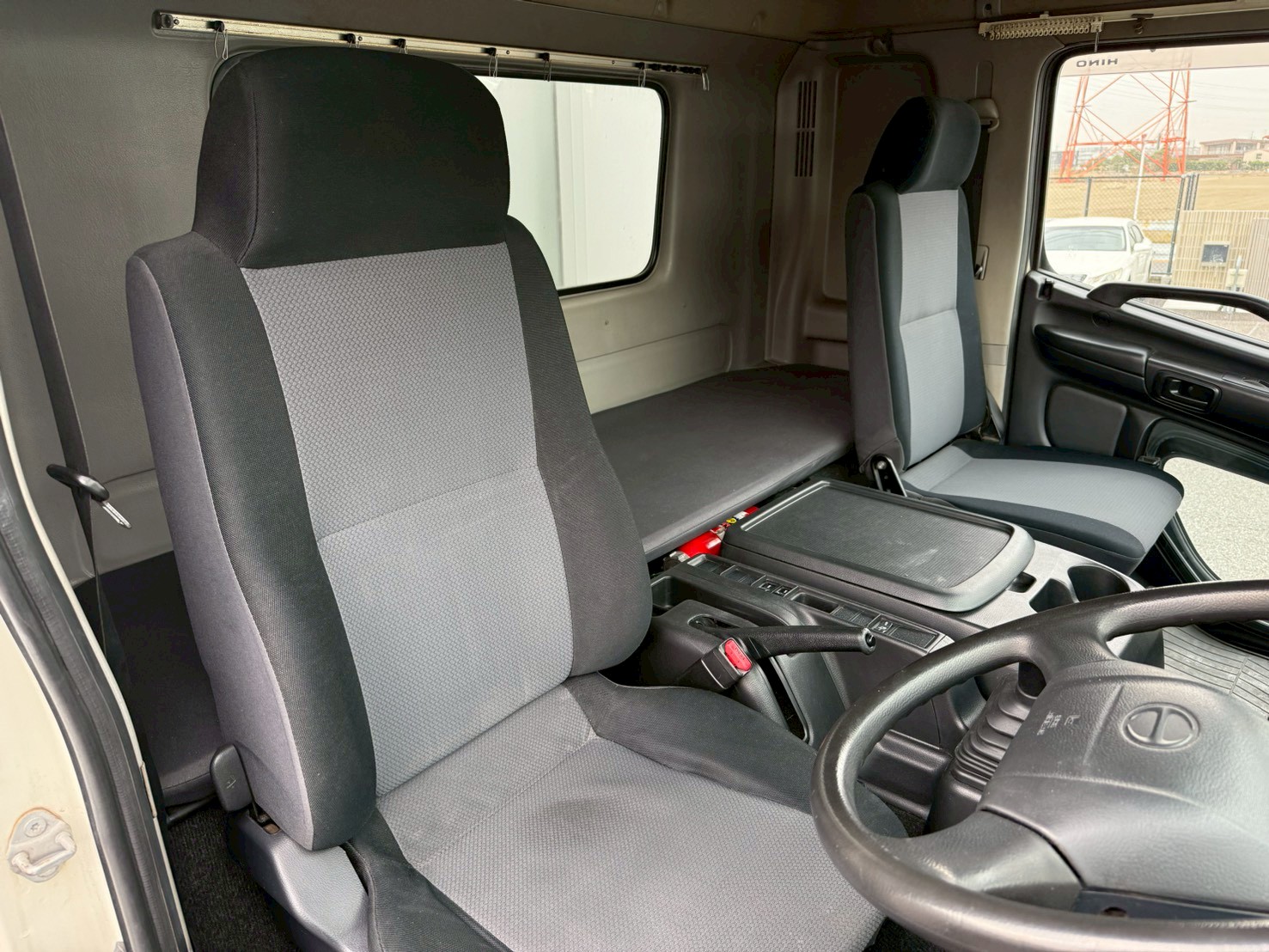 日野 中型ワイド  アルミウィング SKG-FD9JLAA